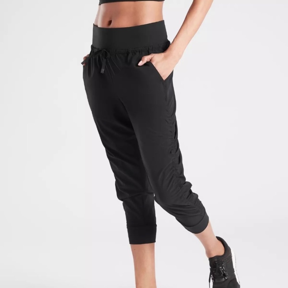 Athleta Attitude Crop-Black Size 10